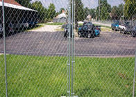 A cerca da malha do elo de corrente do PVC oferece a barreira segura alta e o olhar estético
