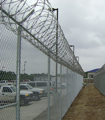resistência de Galvanzied Diamond Chain Link Fencing Aging do MERGULHO quente de 2-4mm